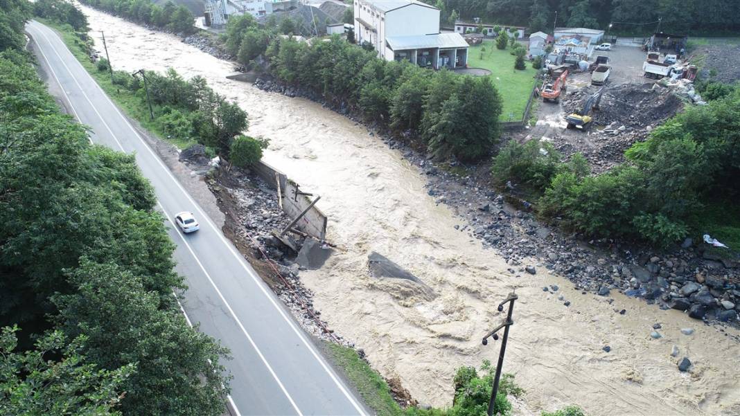 Rize'de sel yıktı geçti! Felaketin boyutu ortaya çıktı 10
