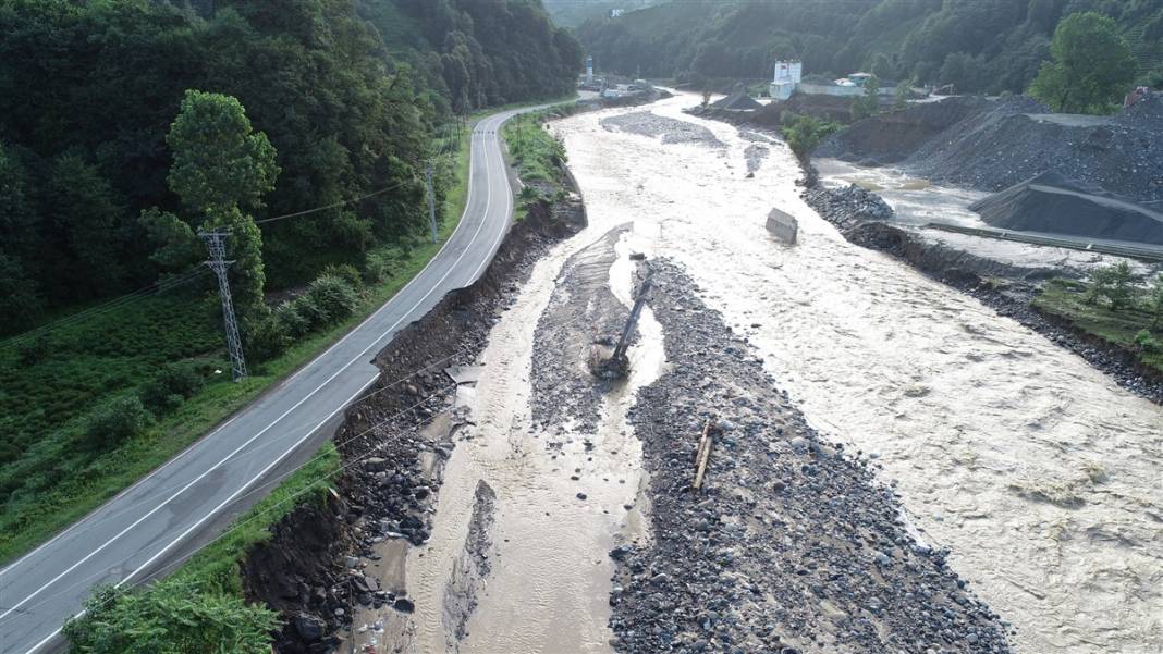 Rize'de sel yıktı geçti! Felaketin boyutu ortaya çıktı 11