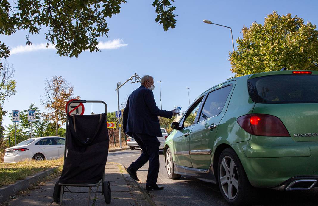 50 yıldır çıkarmadığı kravatı ile ne iş yaptığına çok şaşıracaksınız? Hikayesi içinizi acıtacak... 12