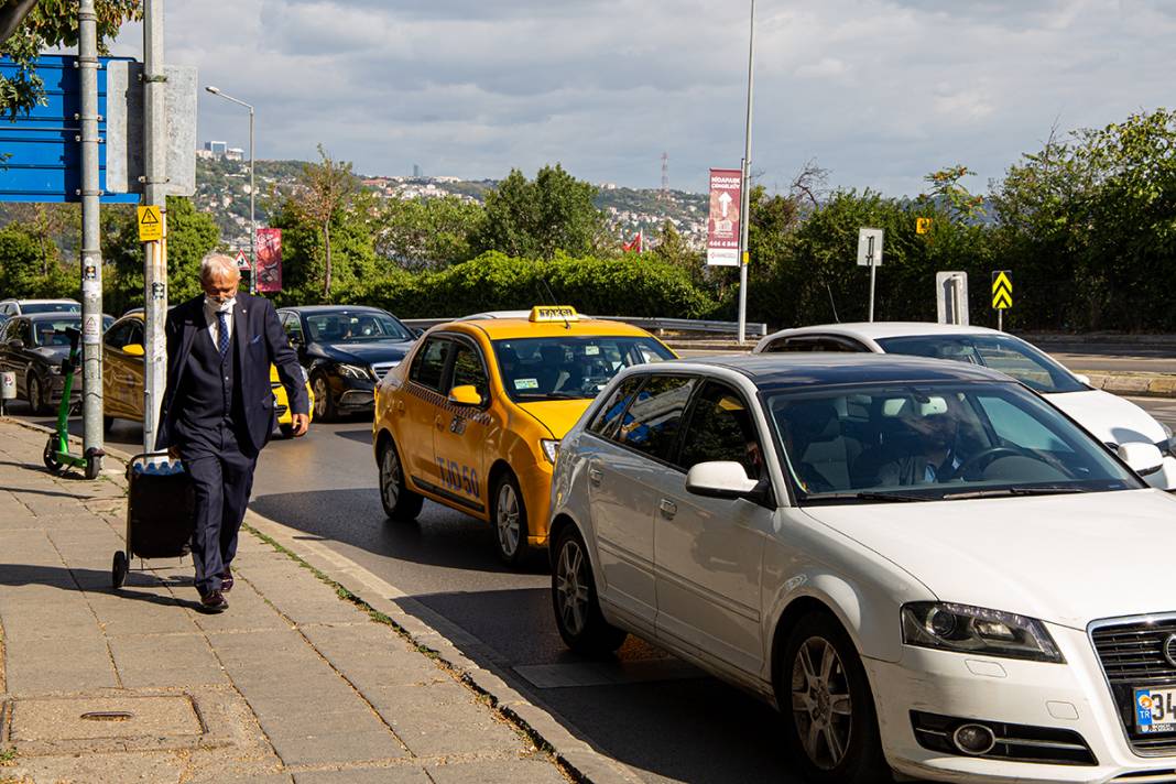 50 yıldır çıkarmadığı kravatı ile ne iş yaptığına çok şaşıracaksınız? Hikayesi içinizi acıtacak... 14