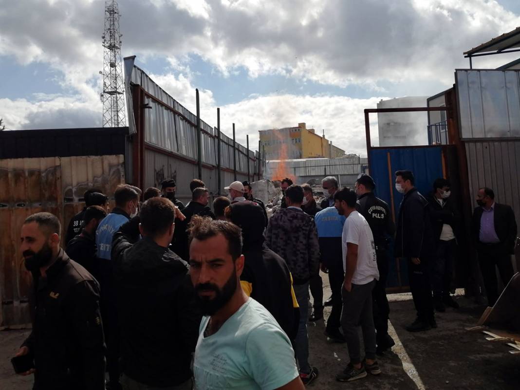 Ümraniye'de kağıt toplayıcılarına baskın: İşçiler barakalarını ateşe verdi, polis havaya ateş açtı 8