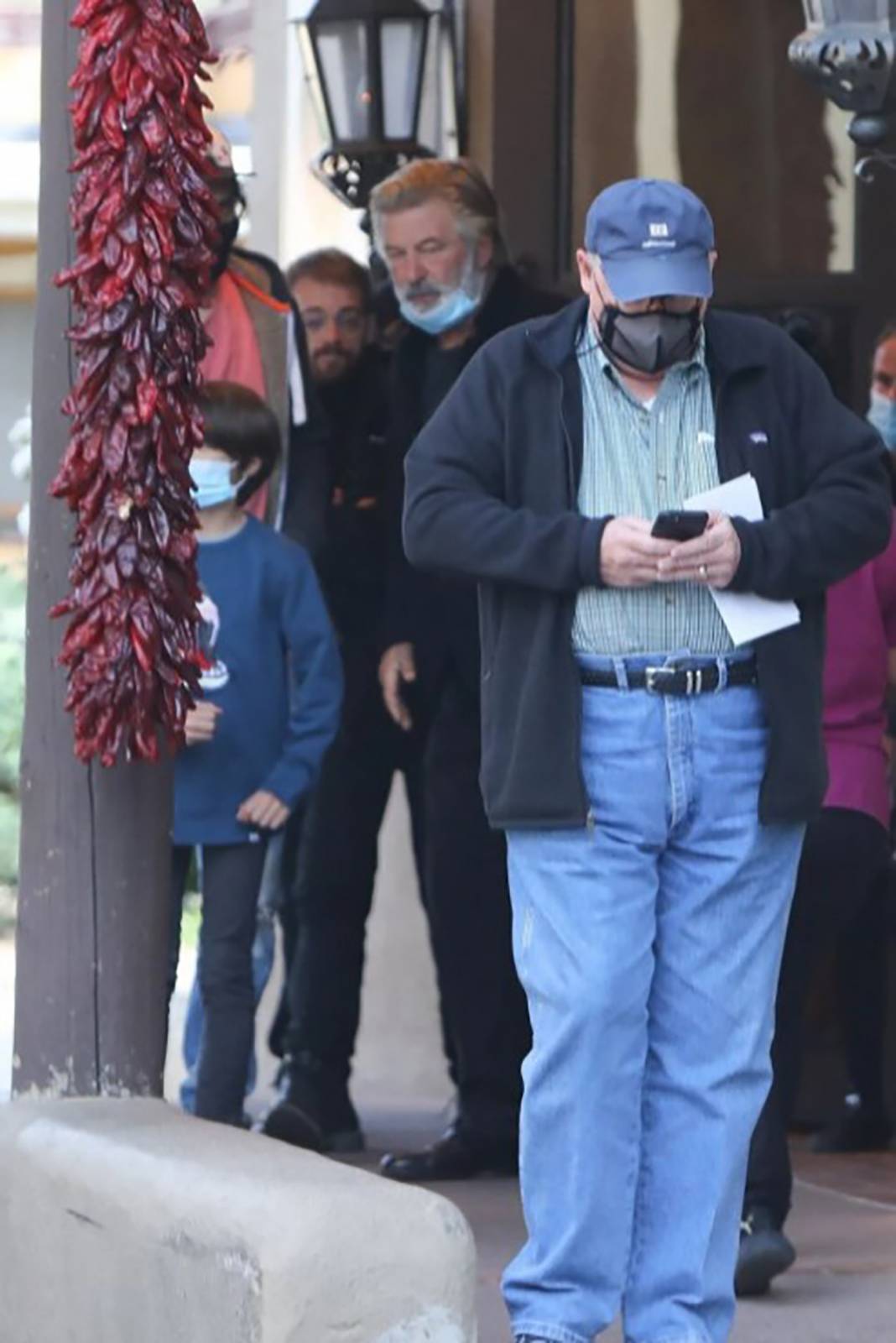 Ölümüne sebep olduğu yönetmenin eşi ve oğluyla buluştu 4