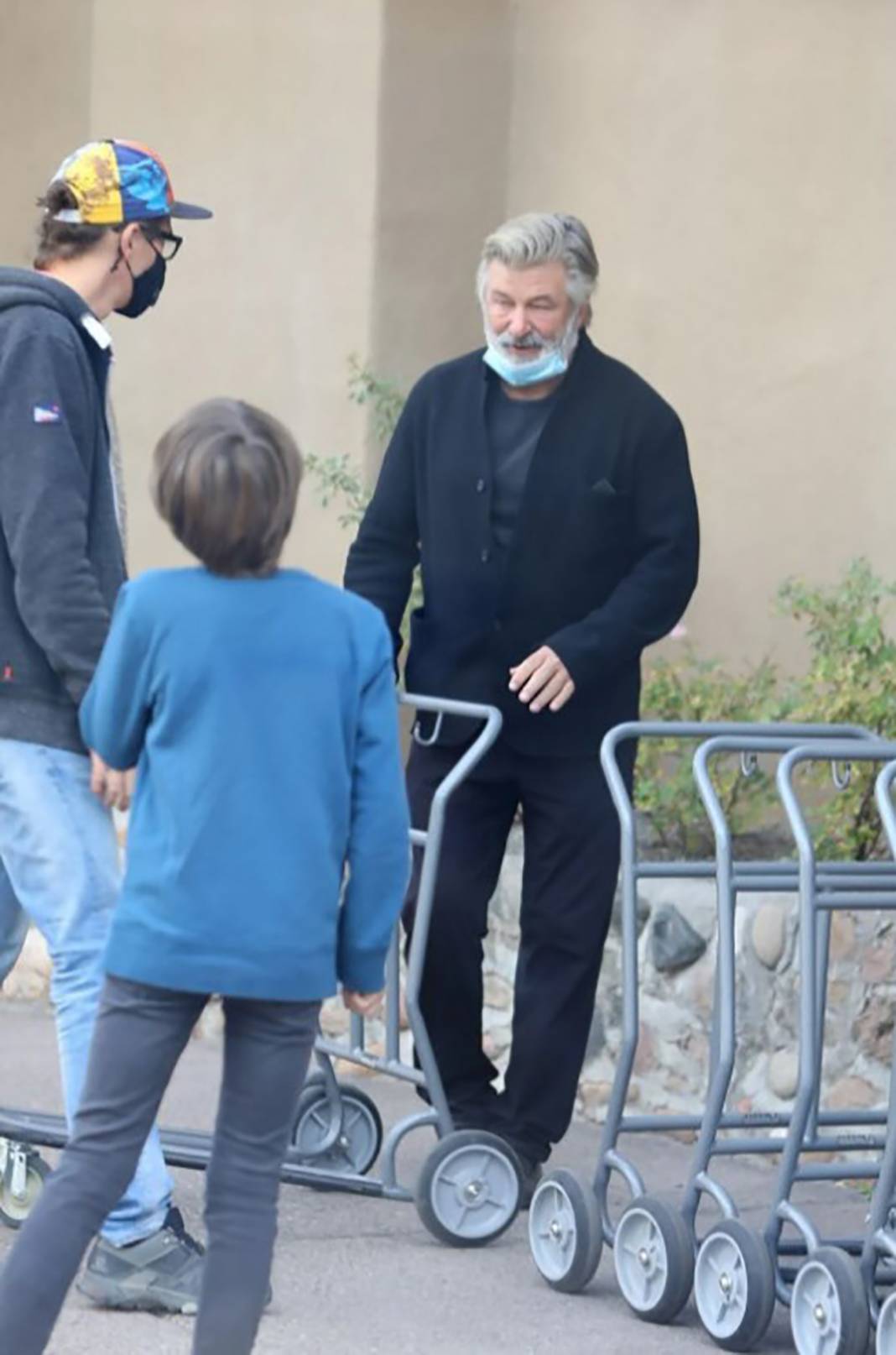 Ölümüne sebep olduğu yönetmenin eşi ve oğluyla buluştu 7