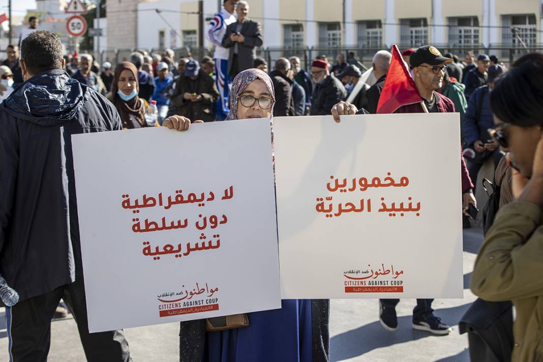 Tunus'ta cumhurbaşkanı protestosu: Darbeciler gidene kadar sokaktayız 18