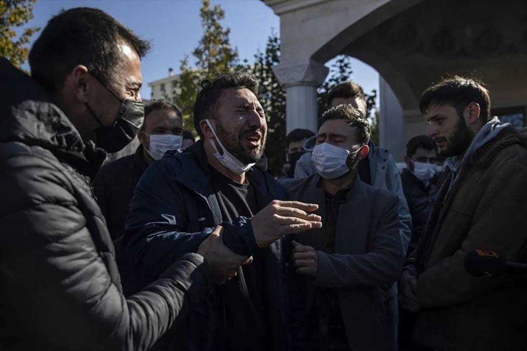 Samuray kılıçlı saldırıda hayatını kaybeden Başak Cengiz gözyaşlarıyla uğurlandı 3