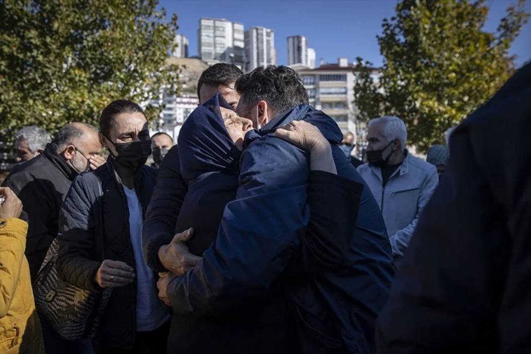 Samuray kılıçlı saldırıda hayatını kaybeden Başak Cengiz gözyaşlarıyla uğurlandı 5