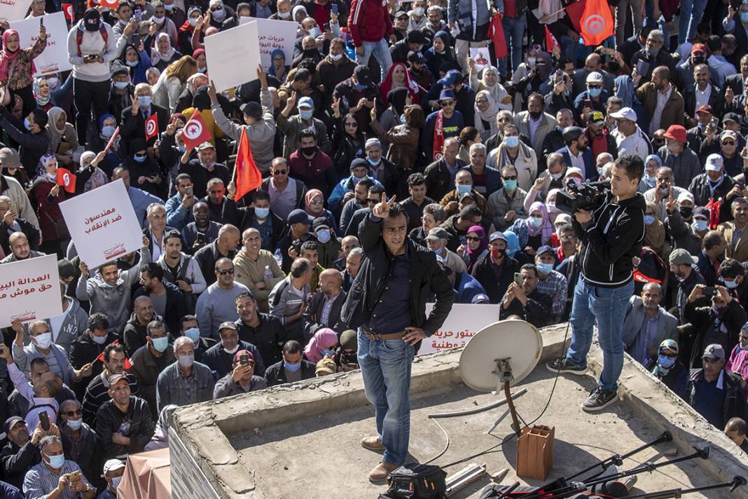 Tunus'ta cumhurbaşkanı protestosu: Darbeciler gidene kadar sokaktayız 6