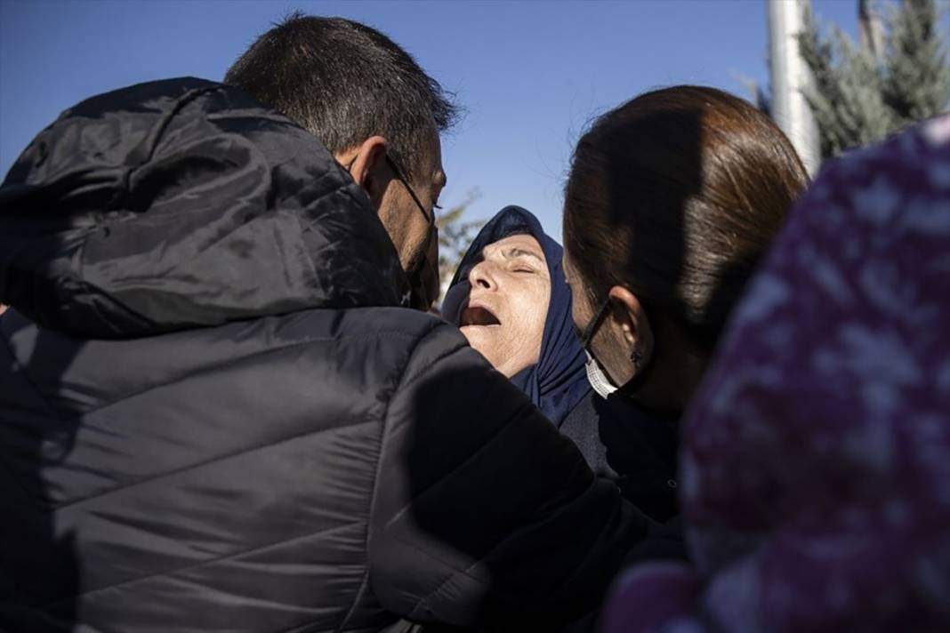 Samuray kılıçlı saldırıda hayatını kaybeden Başak Cengiz gözyaşlarıyla uğurlandı 9