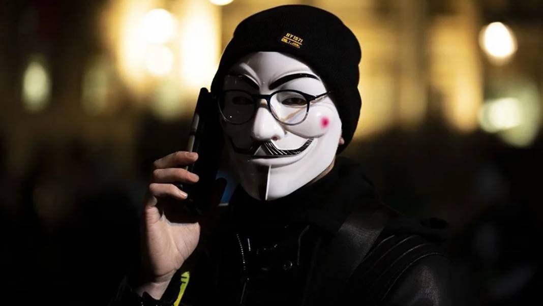 Londra'da Şenlik Ateşi Gecesi'nde protestocular polisle çatıştı 5