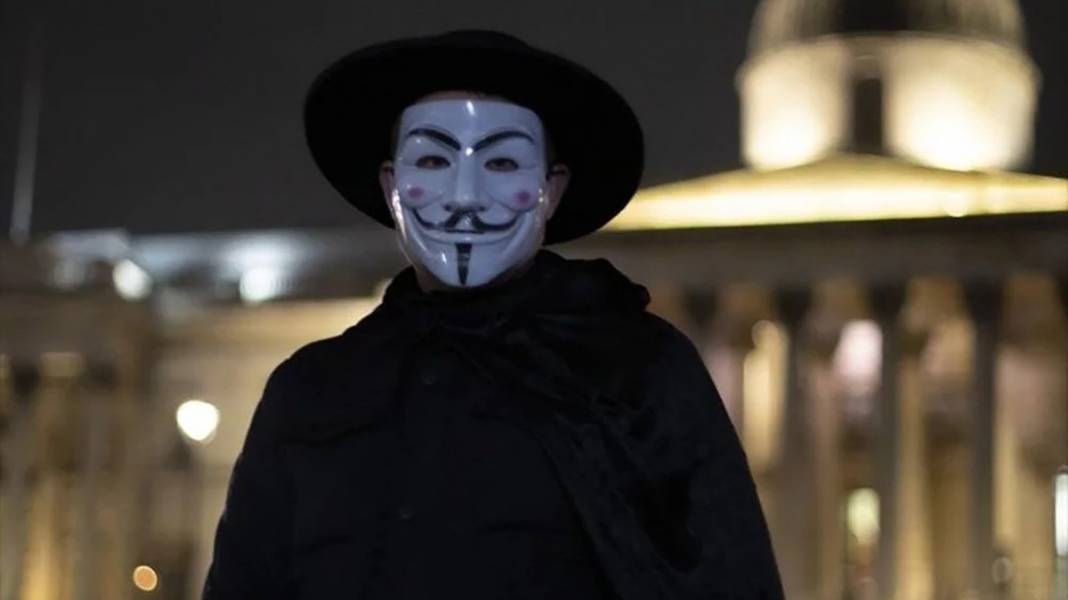 Londra'da Şenlik Ateşi Gecesi'nde protestocular polisle çatıştı 2