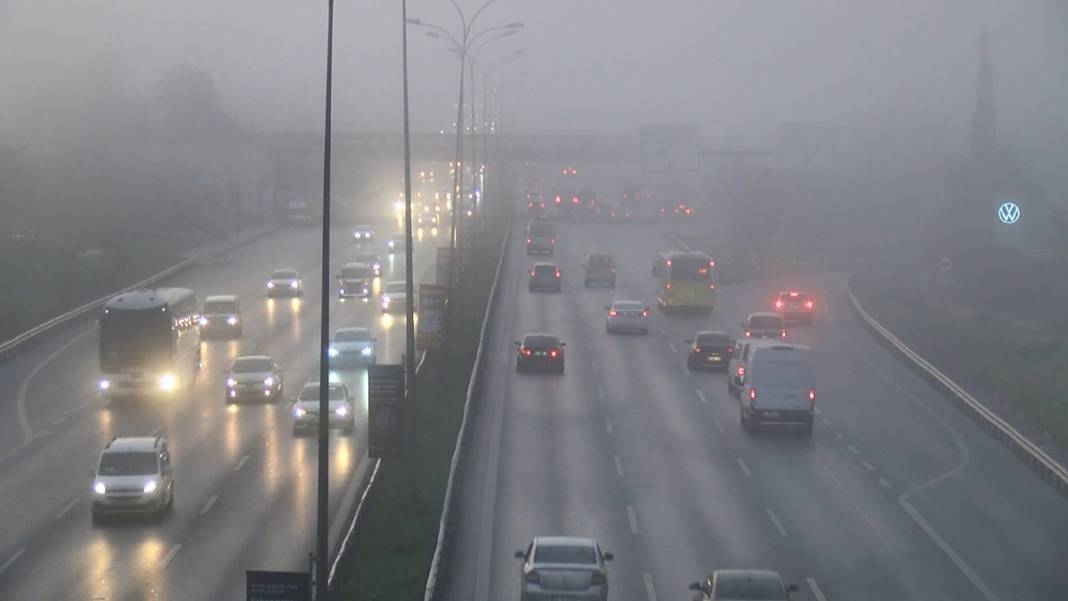 İstanbul sis altında: Kentin tamamını sardı 4