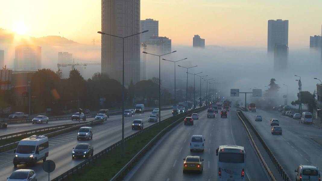 İstanbul sis altında: Kentin tamamını sardı 1