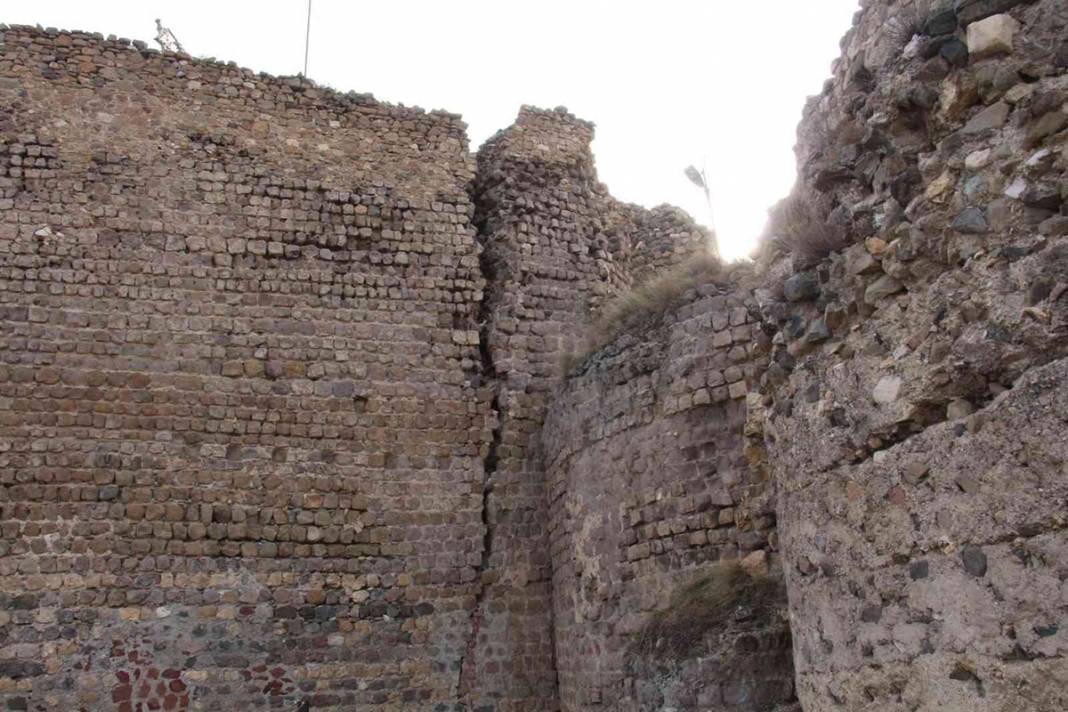 Oltu Kalesi yardım bekliyor 2