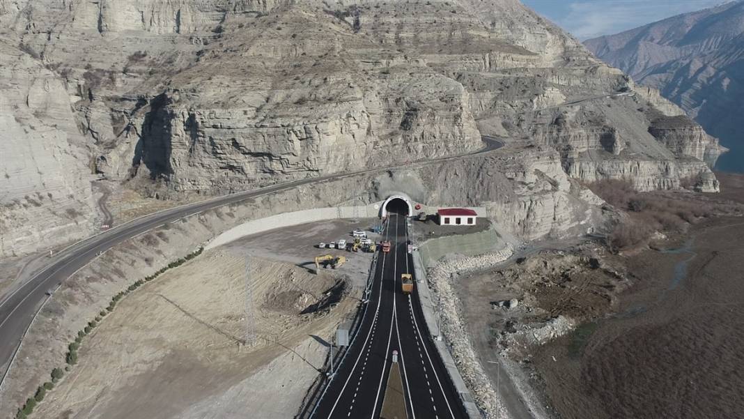 Türkiye Kafkaslar'a bağlanıyor! Pirinkayalar Tüneli tamamlandı 21