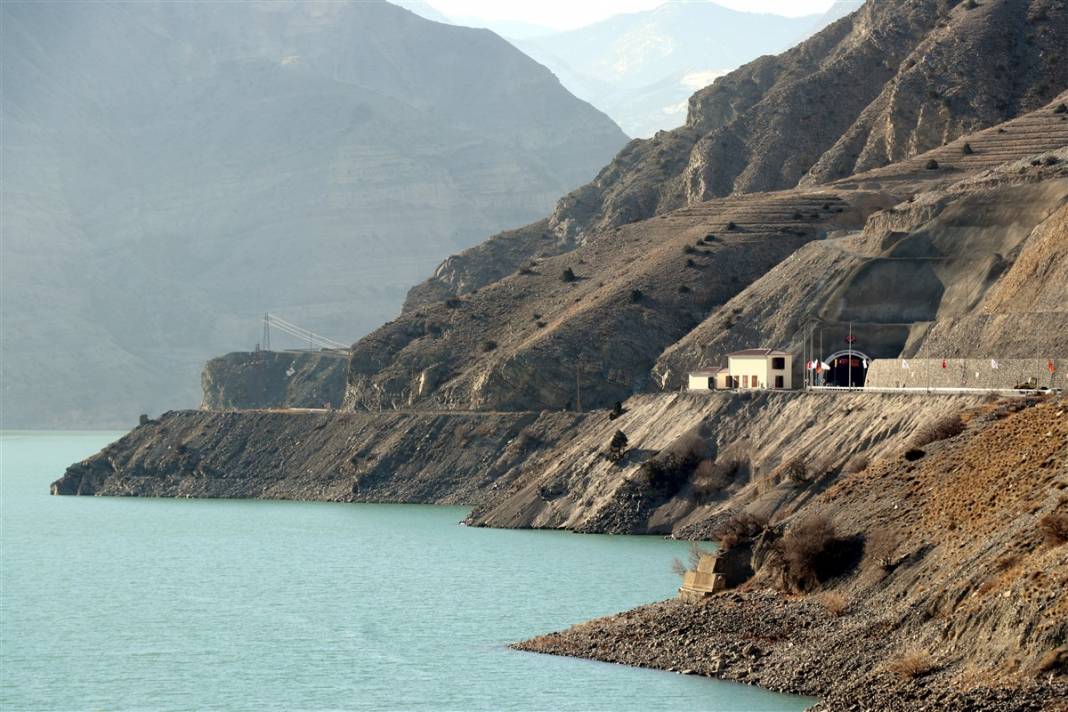 Türkiye Kafkaslar'a bağlanıyor! Pirinkayalar Tüneli tamamlandı 19