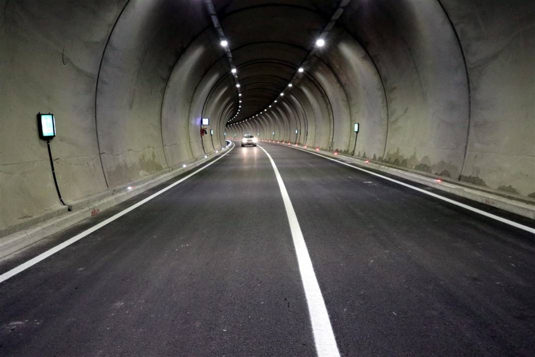 Türkiye Kafkaslar'a bağlanıyor! Pirinkayalar Tüneli tamamlandı 14