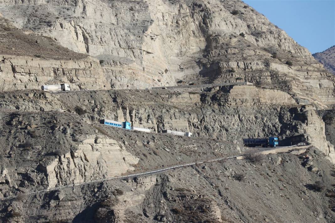 Türkiye Kafkaslar'a bağlanıyor! Pirinkayalar Tüneli tamamlandı 5