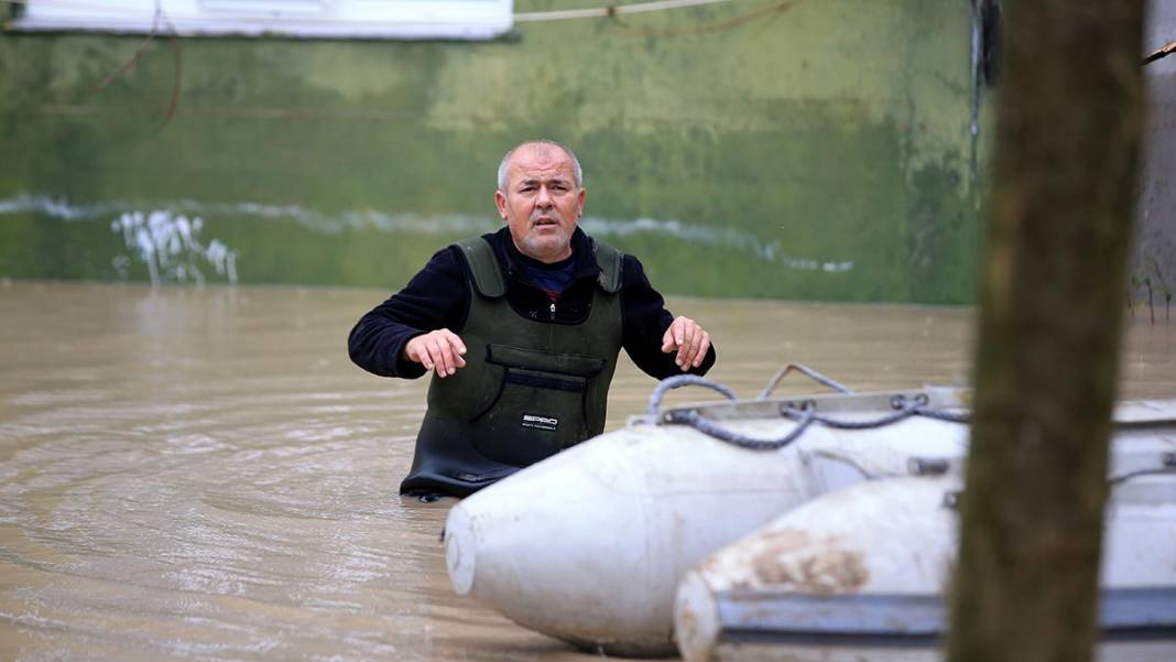 Kırklareli ve Edirne'de sel: Dereler taştı, mahsur kalanlar botlarla kurtarıldı 15