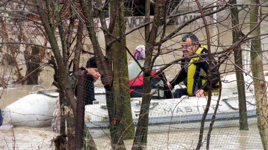 Kırklareli ve Edirne'de sel: Dereler taştı, mahsur kalanlar botlarla kurtarıldı 1
