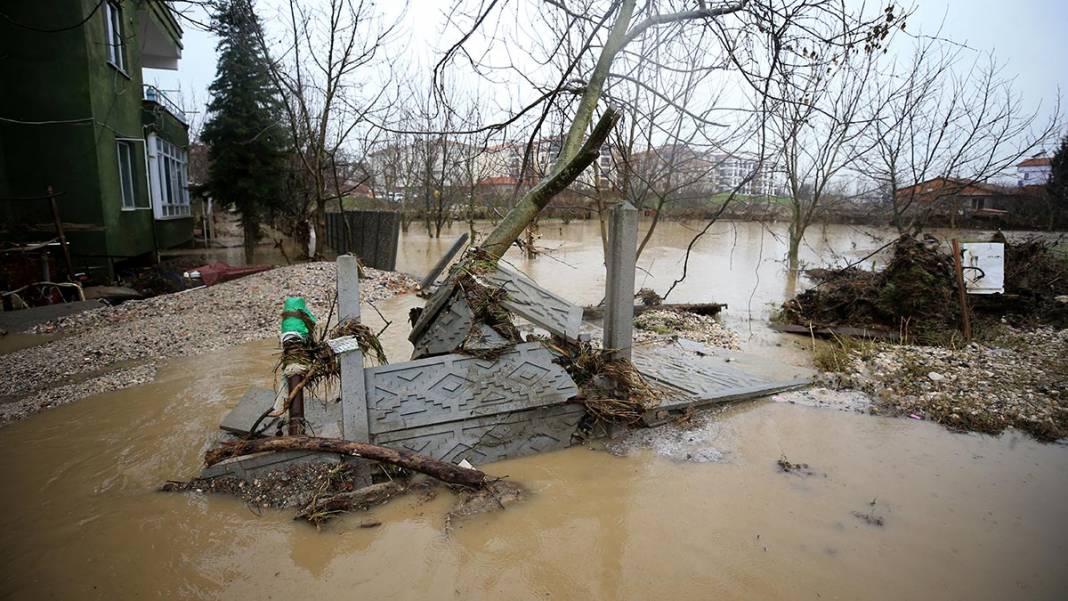 Kırklareli ve Edirne'de sel: Dereler taştı, mahsur kalanlar botlarla kurtarıldı 10
