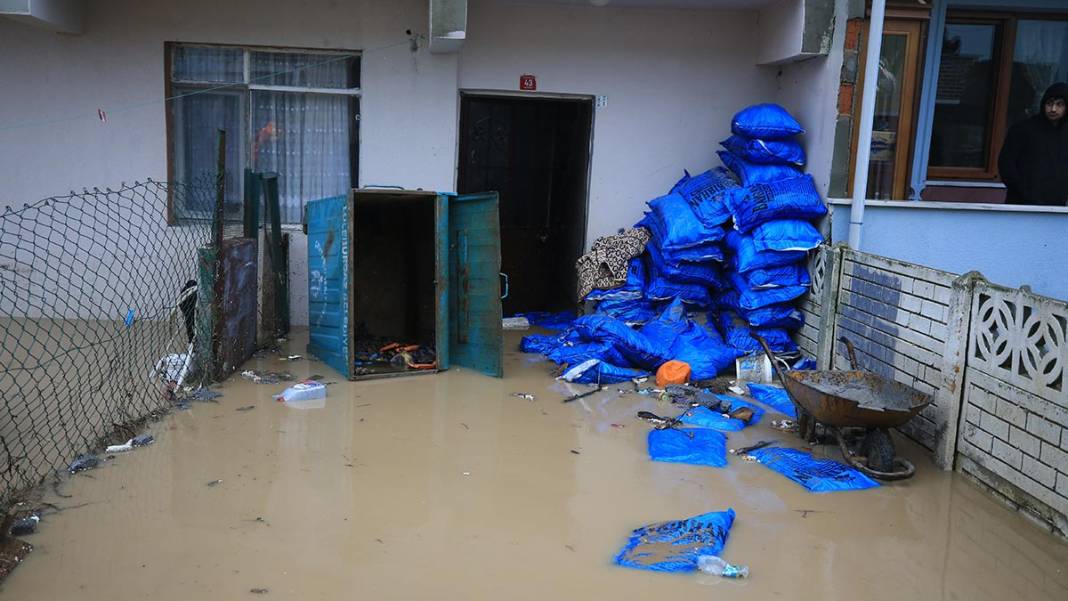 Kırklareli ve Edirne'de sel: Dereler taştı, mahsur kalanlar botlarla kurtarıldı 13