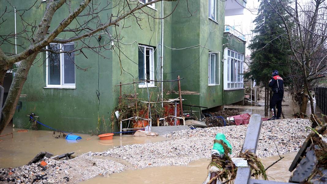 Kırklareli ve Edirne'de sel: Dereler taştı, mahsur kalanlar botlarla kurtarıldı 9