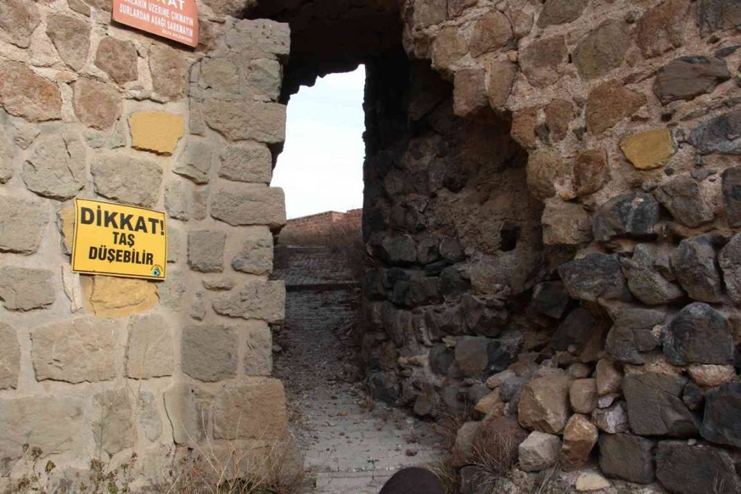 Oltu Kalesi yardım bekliyor 4