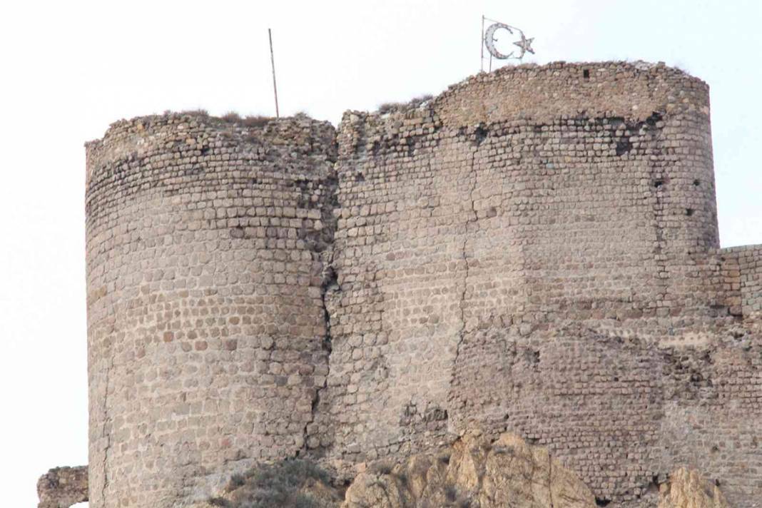 Oltu Kalesi yardım bekliyor 6