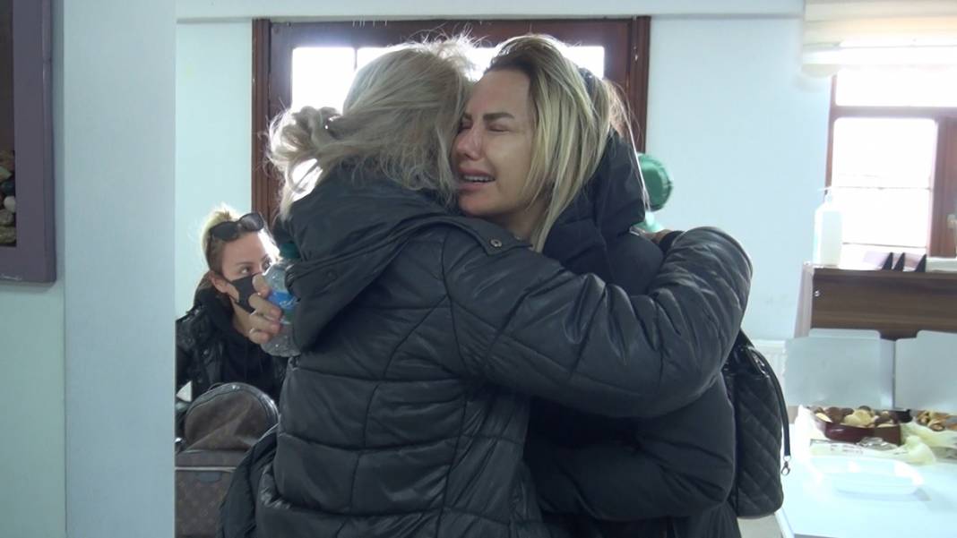 Şafak Mahmutyazıcıoğlu, son yolculuğuna uğurlandı: 'Keşke ben ölseydim' 2