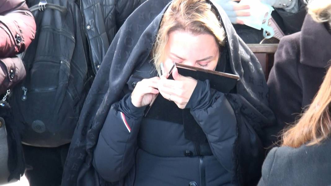 Şafak Mahmutyazıcıoğlu, son yolculuğuna uğurlandı: 'Keşke ben ölseydim' 7