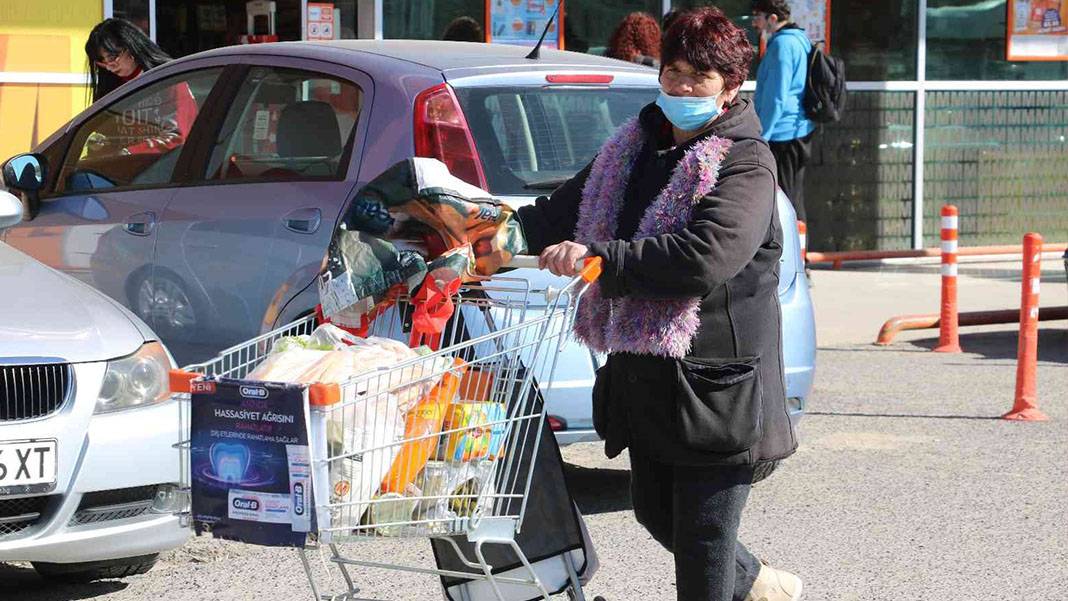 Bulgarlar akın akın gelmeye devam ediyor... Artık ekmek ve suyu da Türkiye'den alıyorlar 5