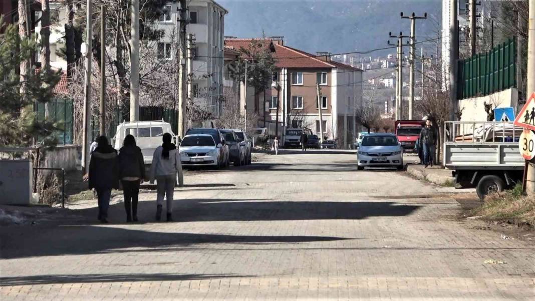 Türkiye’nin en kalabalık ikinci köyü dünyayı giydiriyor 2