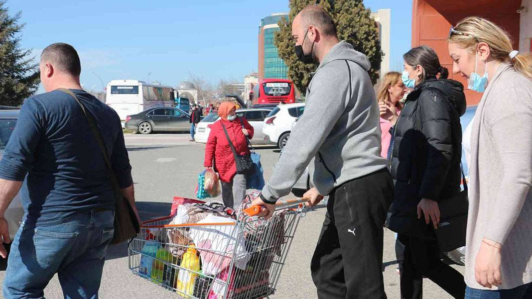 Bulgarlar akın akın gelmeye devam ediyor... Artık ekmek ve suyu da Türkiye'den alıyorlar 8