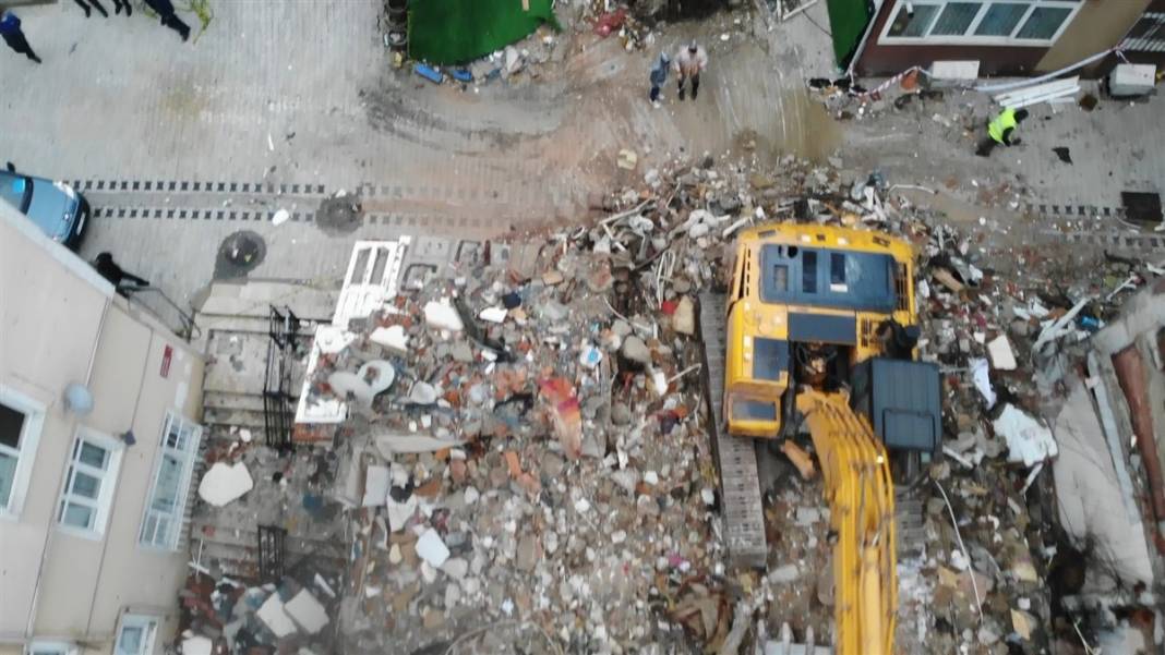 Bomba patlamış gibi! Üsküdar'daki tahribat havadan görüntülendi 6