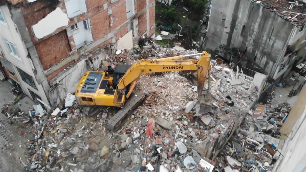 Bomba patlamış gibi! Üsküdar'daki tahribat havadan görüntülendi 1
