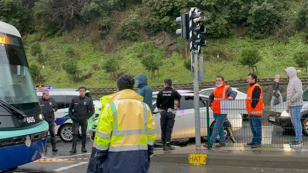 Alibeyköy'de tramvay yayaya çarptı 1