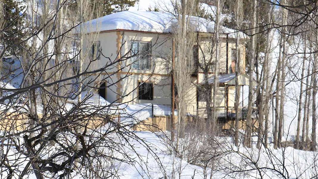 En son 40 yıl önce böyle kar yağmıştı... Yılın 12 ayı sıcak olan kent, kara gömüldü 9