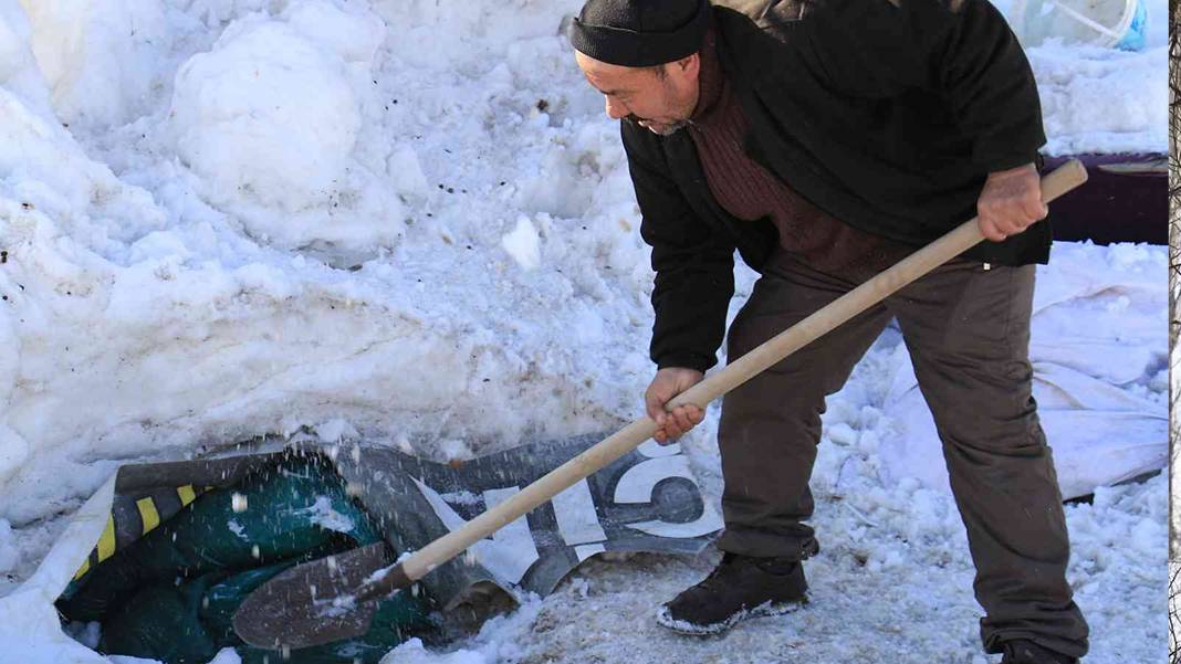 En son 40 yıl önce böyle kar yağmıştı... Yılın 12 ayı sıcak olan kent, kara gömüldü 8