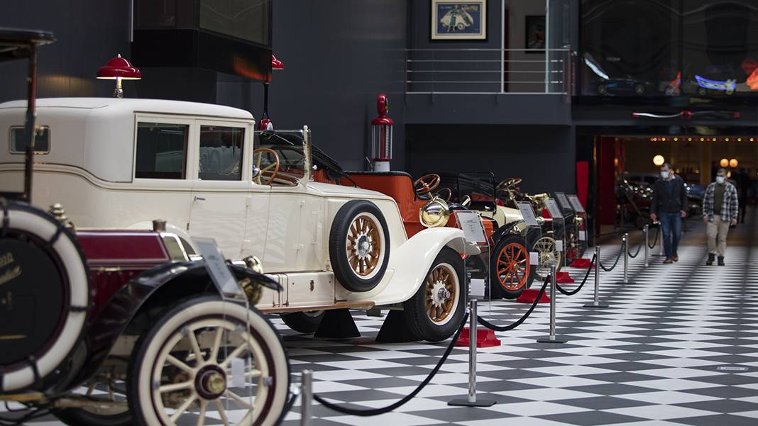 Türkiye'nin en kapsamlı otomobil müzesi! Tarihin ilk otomobili de sergileniyor 10