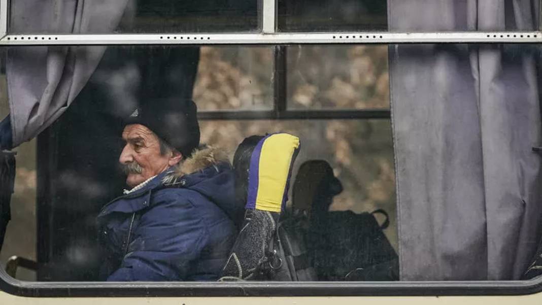 Irpin halkı kentlerini terk ediyor: Savaş bölgesinden acı kareler 10