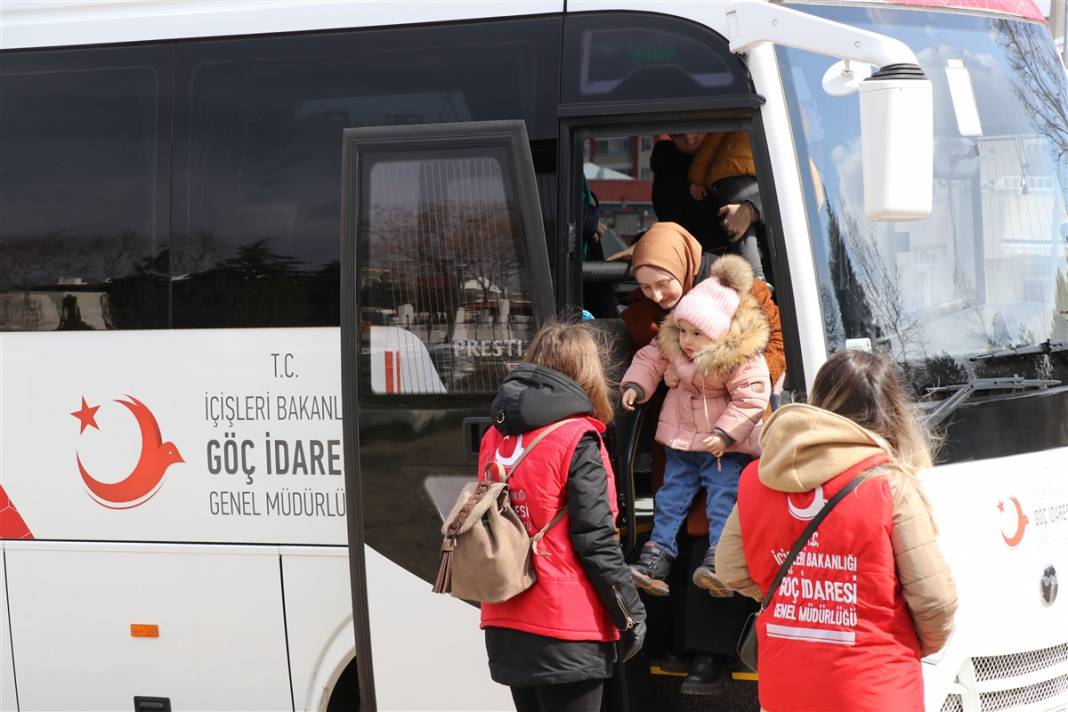 Ukrayna'dan tahliye edilen Kırım Tatar Türkü kadınlar Selimiye'de dua etti 18