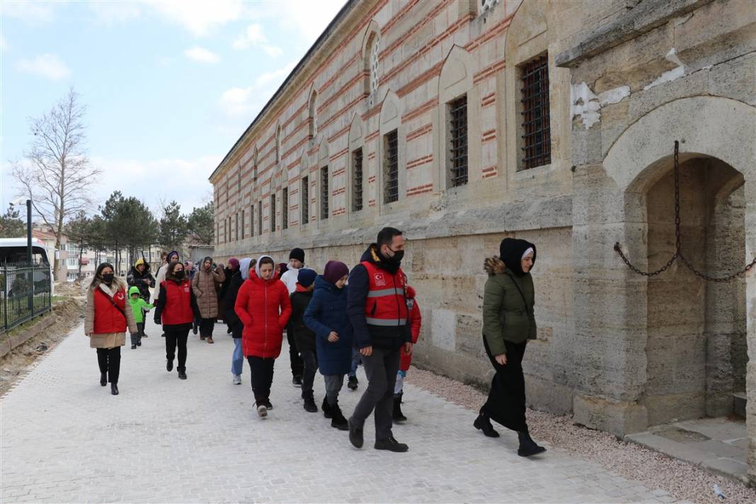 Ukrayna'dan tahliye edilen Kırım Tatar Türkü kadınlar Selimiye'de dua etti 16