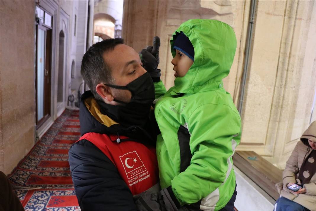 Ukrayna'dan tahliye edilen Kırım Tatar Türkü kadınlar Selimiye'de dua etti 17