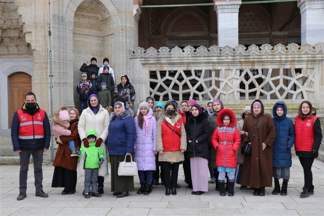 Ukrayna'dan tahliye edilen Kırım Tatar Türkü kadınlar Selimiye'de dua etti 15