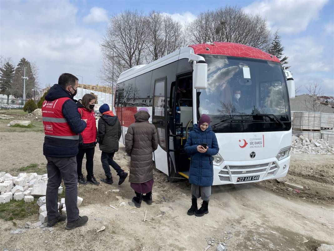 Ukrayna'dan tahliye edilen Kırım Tatar Türkü kadınlar Selimiye'de dua etti 10