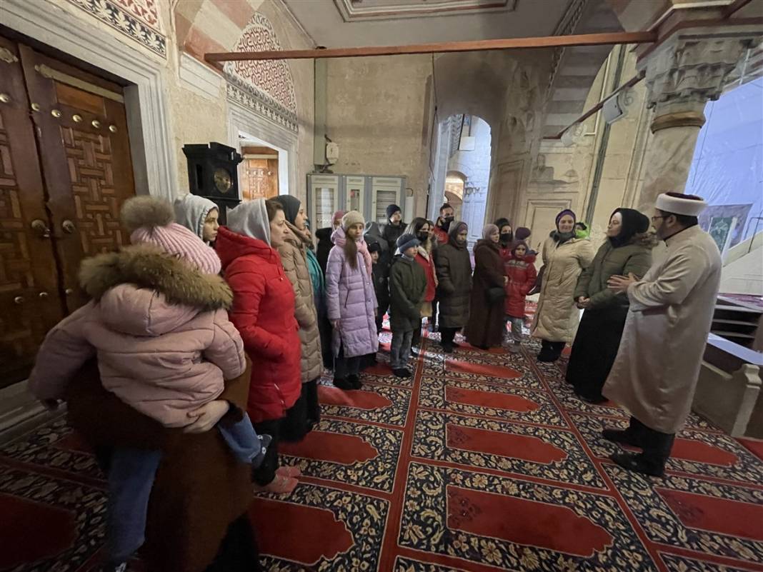 Ukrayna'dan tahliye edilen Kırım Tatar Türkü kadınlar Selimiye'de dua etti 9