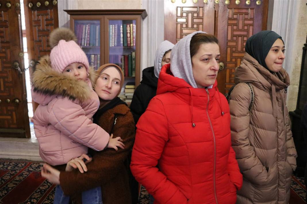 Ukrayna'dan tahliye edilen Kırım Tatar Türkü kadınlar Selimiye'de dua etti 8