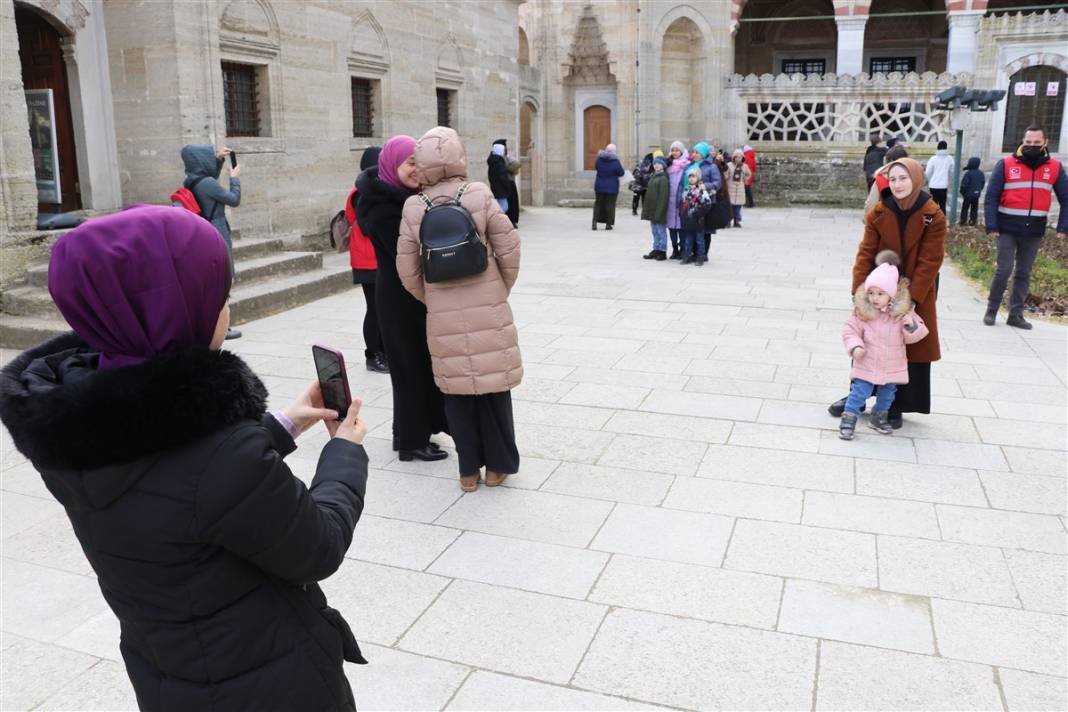 Ukrayna'dan tahliye edilen Kırım Tatar Türkü kadınlar Selimiye'de dua etti 6