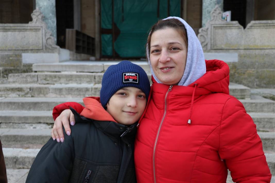 Ukrayna'dan tahliye edilen Kırım Tatar Türkü kadınlar Selimiye'de dua etti 5