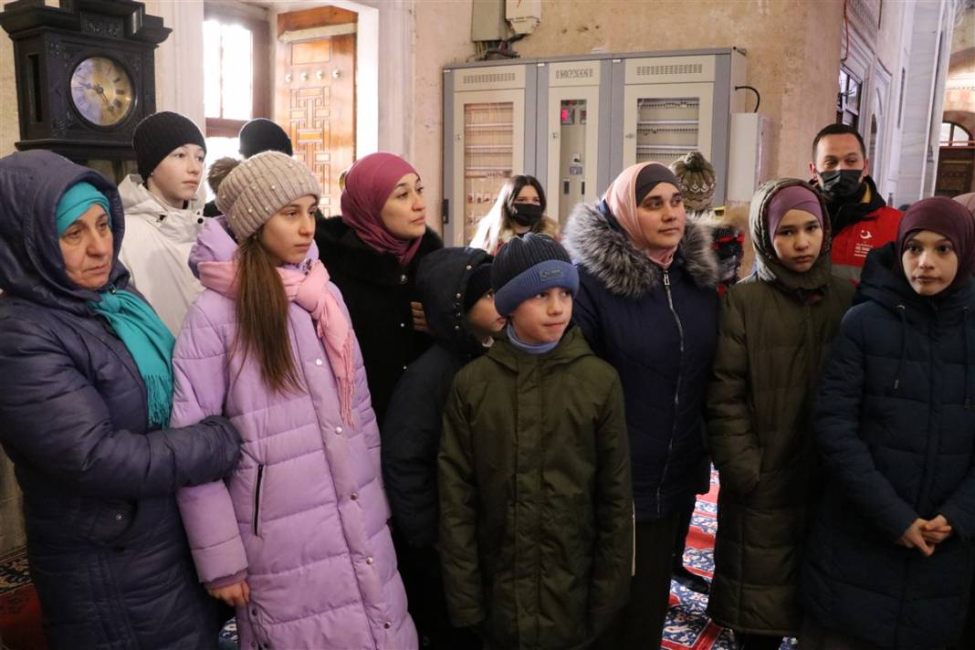 Ukrayna'dan tahliye edilen Kırım Tatar Türkü kadınlar Selimiye'de dua etti 2